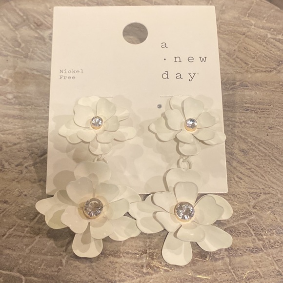 Sprayed Petals Double Drop Earrings - A
New Day Ivory Or Dark Pink NWT - Picture 11 of 12